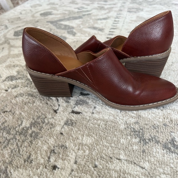 Brown slightly heeled pointed toe shoes - Picture 2 of 2